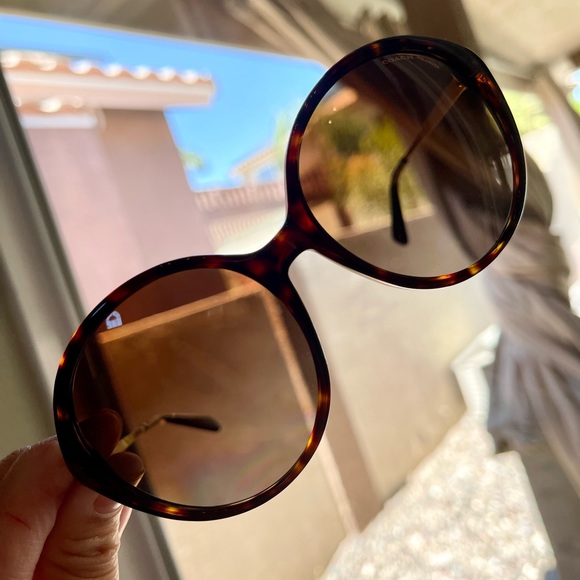 Gorgeous Coach sunglasses!!!This round brownish sunglasses is perfect for summer - Picture 7 of 8